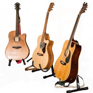 Tre akustiska gitarrer